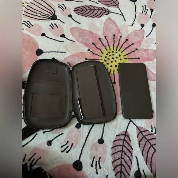 EUC Auth LOUIS VUITTON M93500 Damier Géant Marge Body Sling Bag - Picture 8 of 11